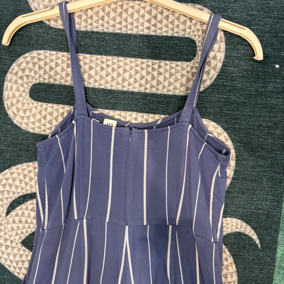 Blue and white Gap women’s jumpsuit - Picture 4 of 7